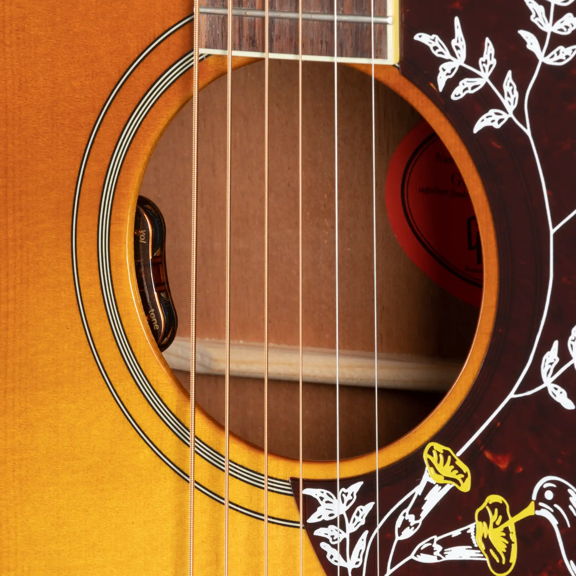 2-hummingbird-original-heritage-cherry-sunburst-1.jpg