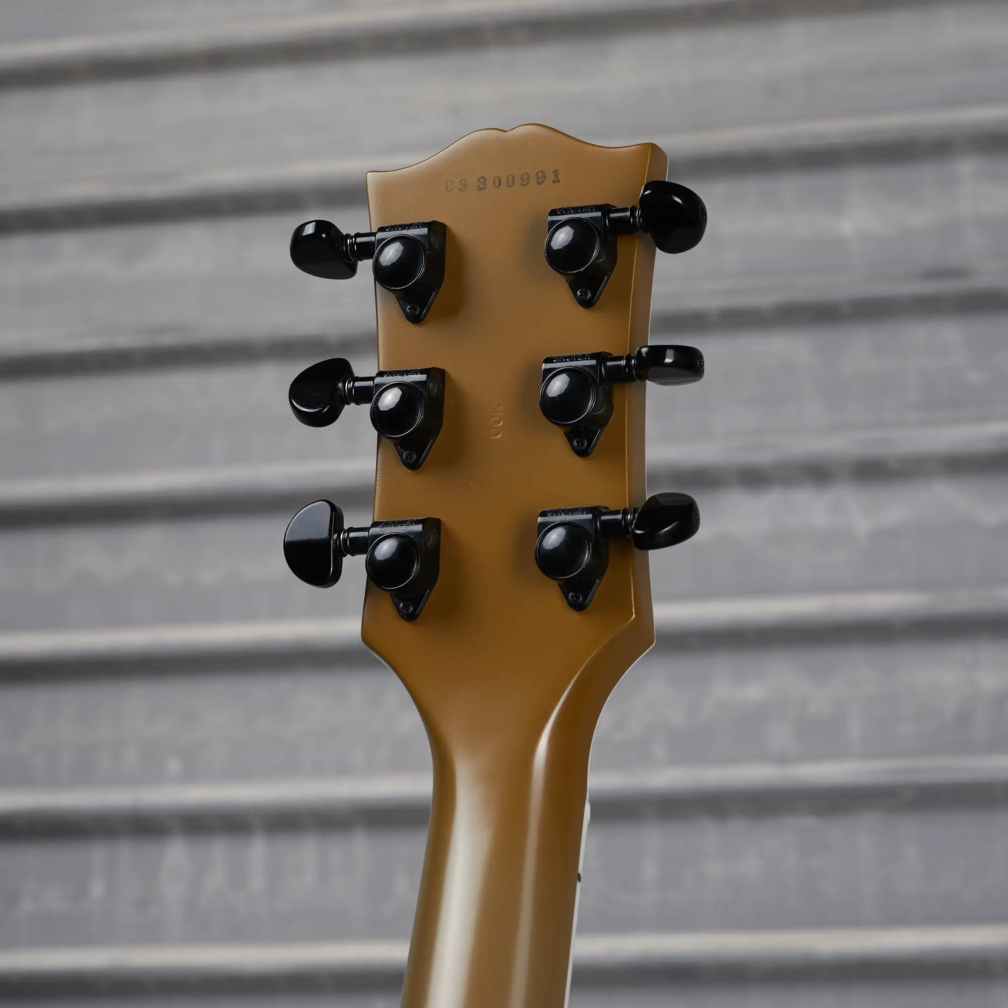 703-les-paul-custom-beauty-in-the-beige-1.jpg