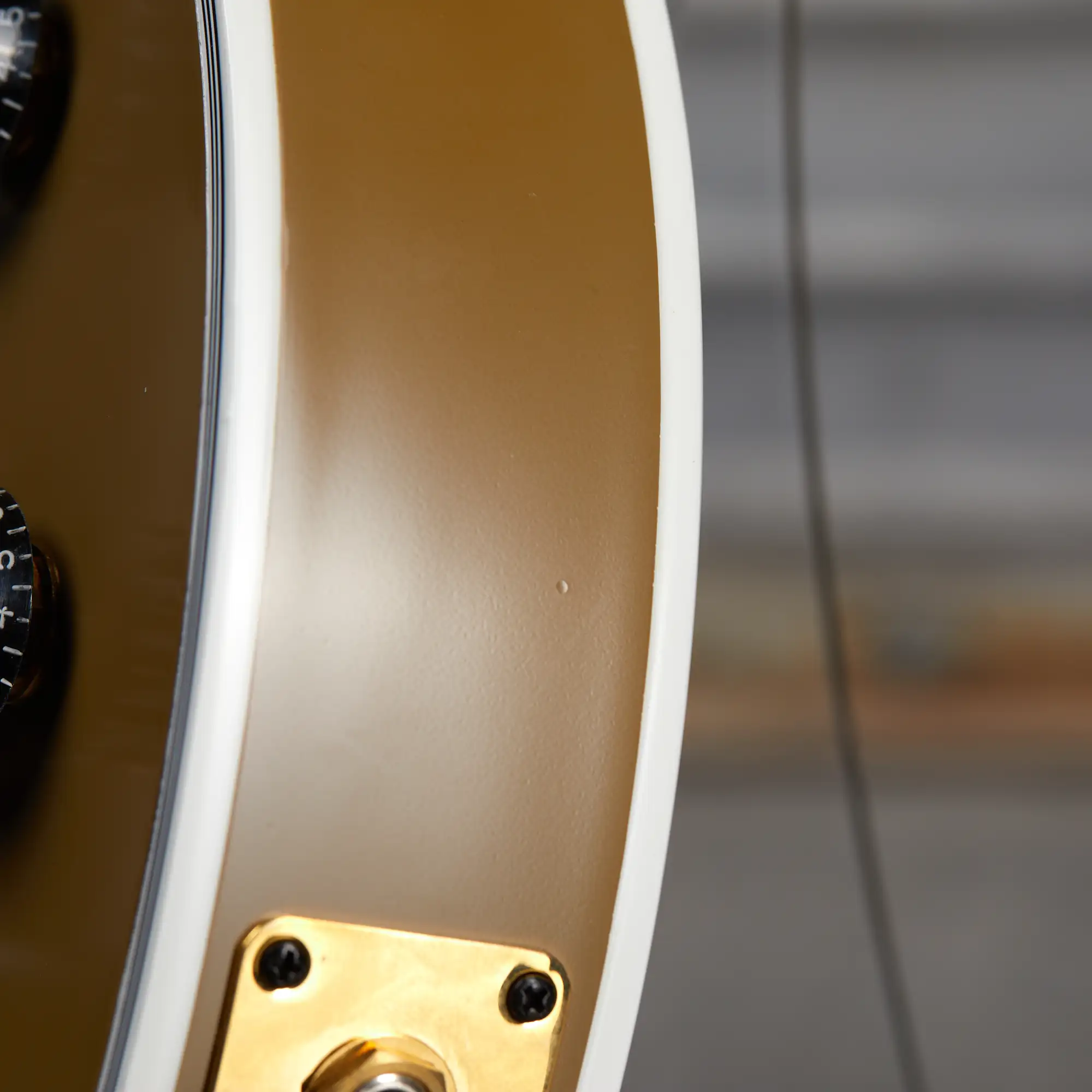 703-les-paul-custom-beauty-in-the-beige-1.jpg